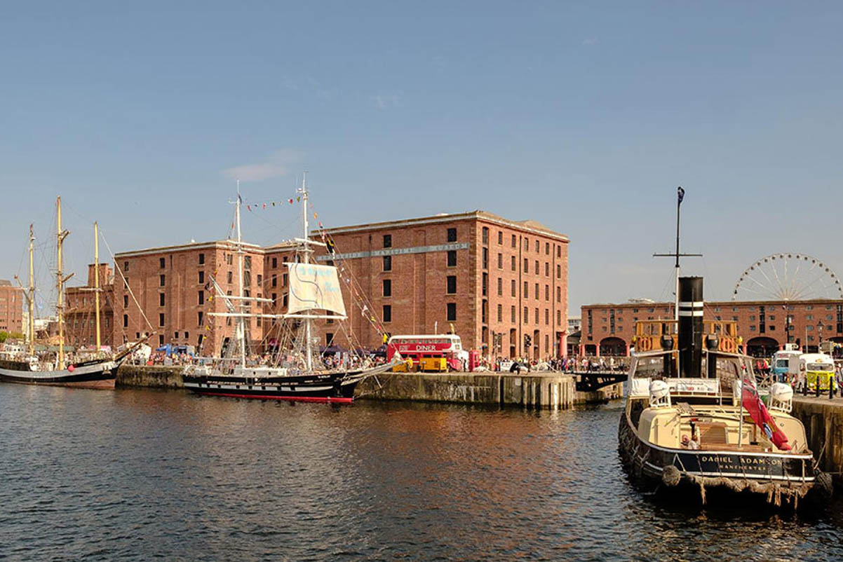 Liverpool Travel Guide: Exploring Must-Do Activities in the City!