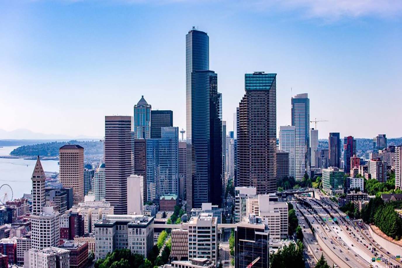 Lovers in the Sky: Seattle’s Most Romantic Night Views for Couples